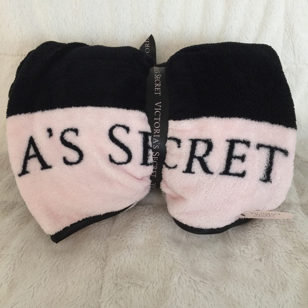 Victoria Secret Fleece Throw Blanket New NWT