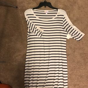 Lularoe black and white Julia large