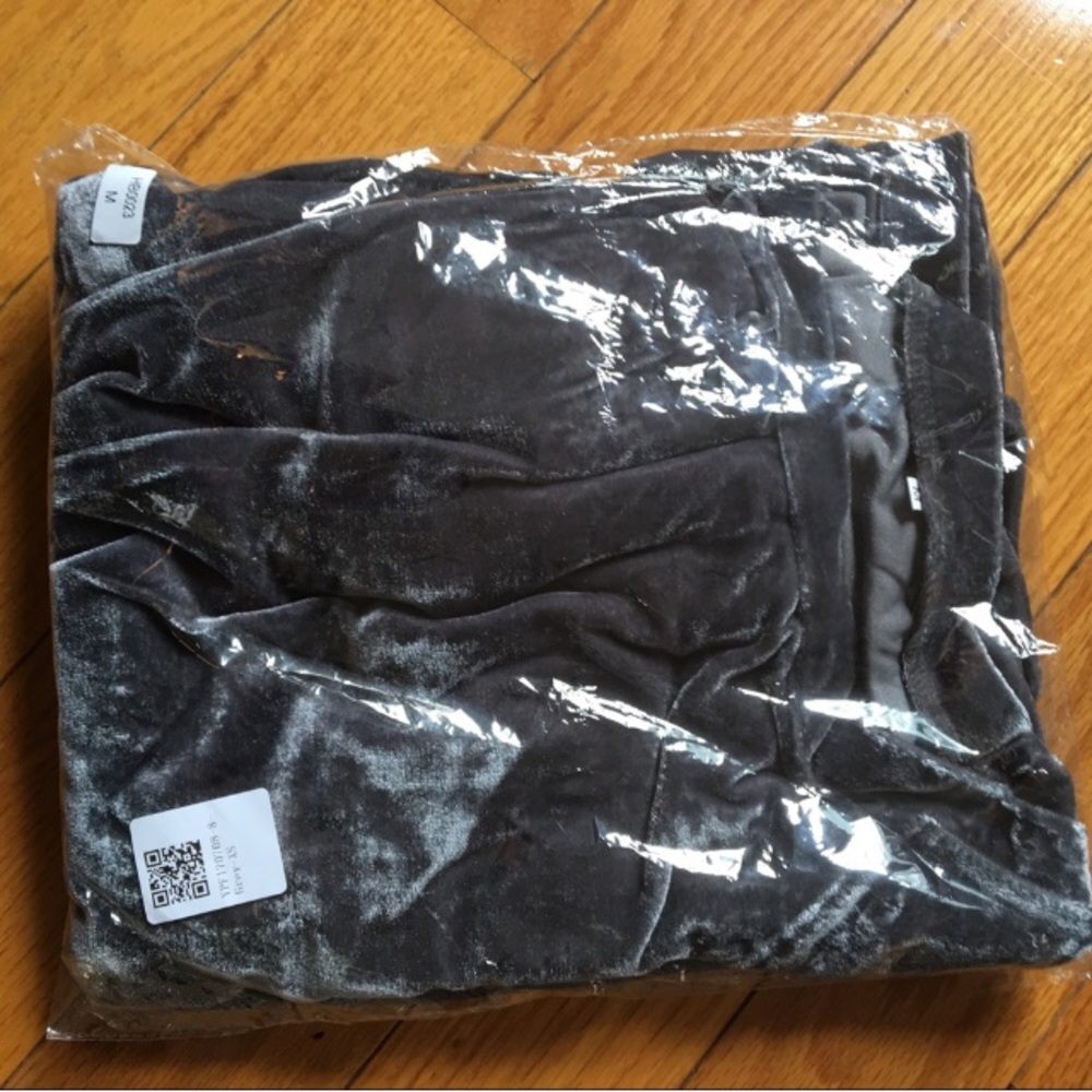 LAST LARGE Velvet Tie Front Top. Brand New NWB - Picture 2 of 6