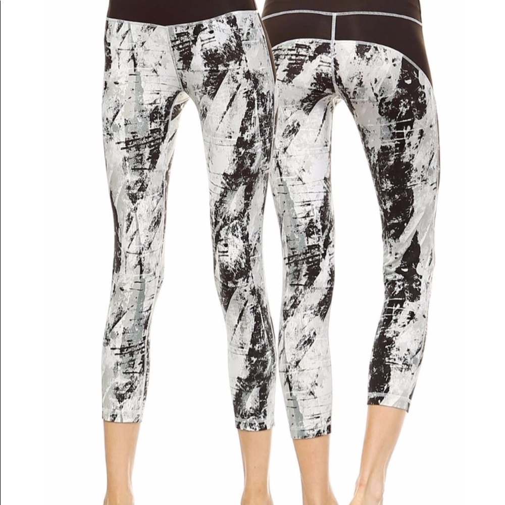 ❌ SOLD ❌ Shibue active wear leggings