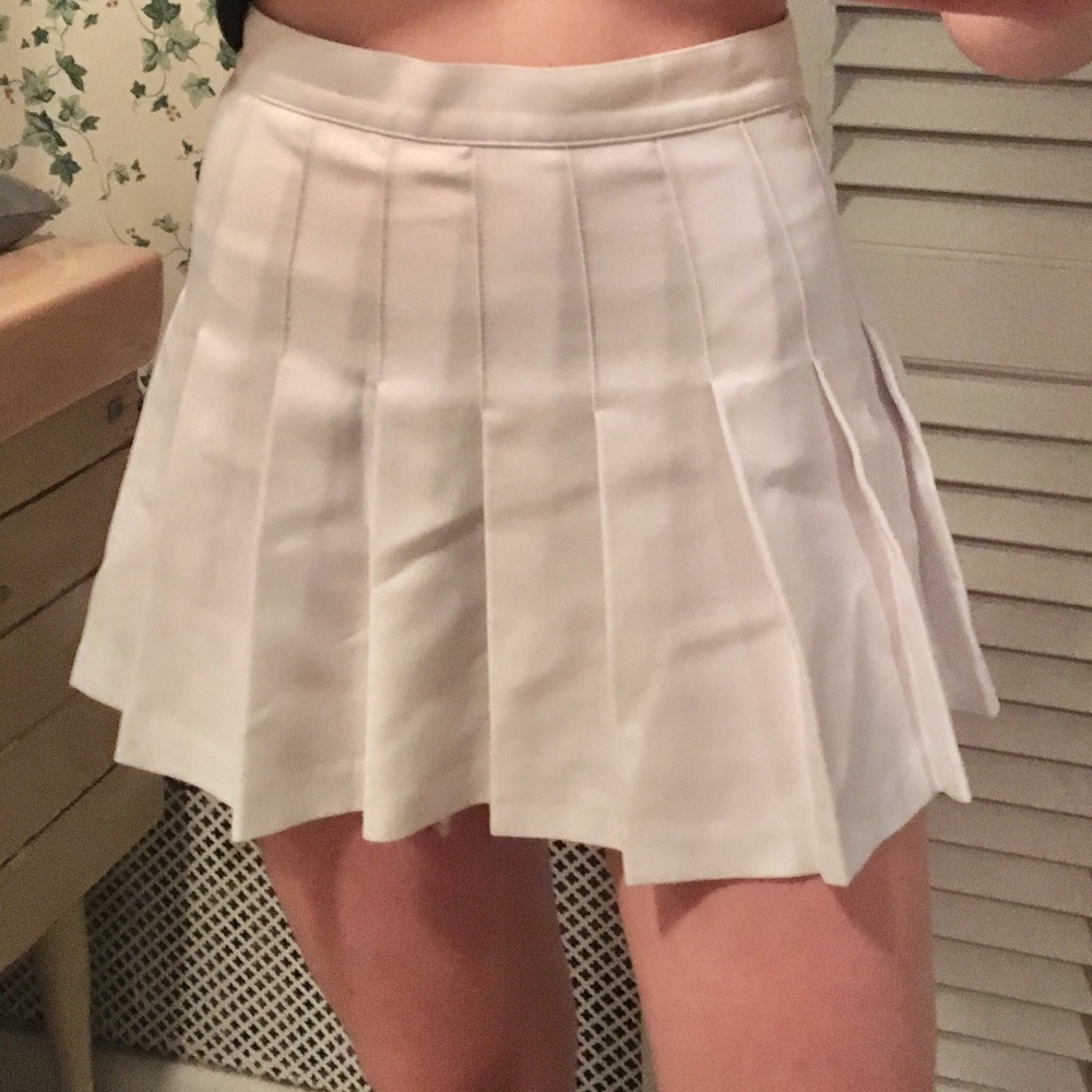 cute preppy pleated skirt from American apparel!!