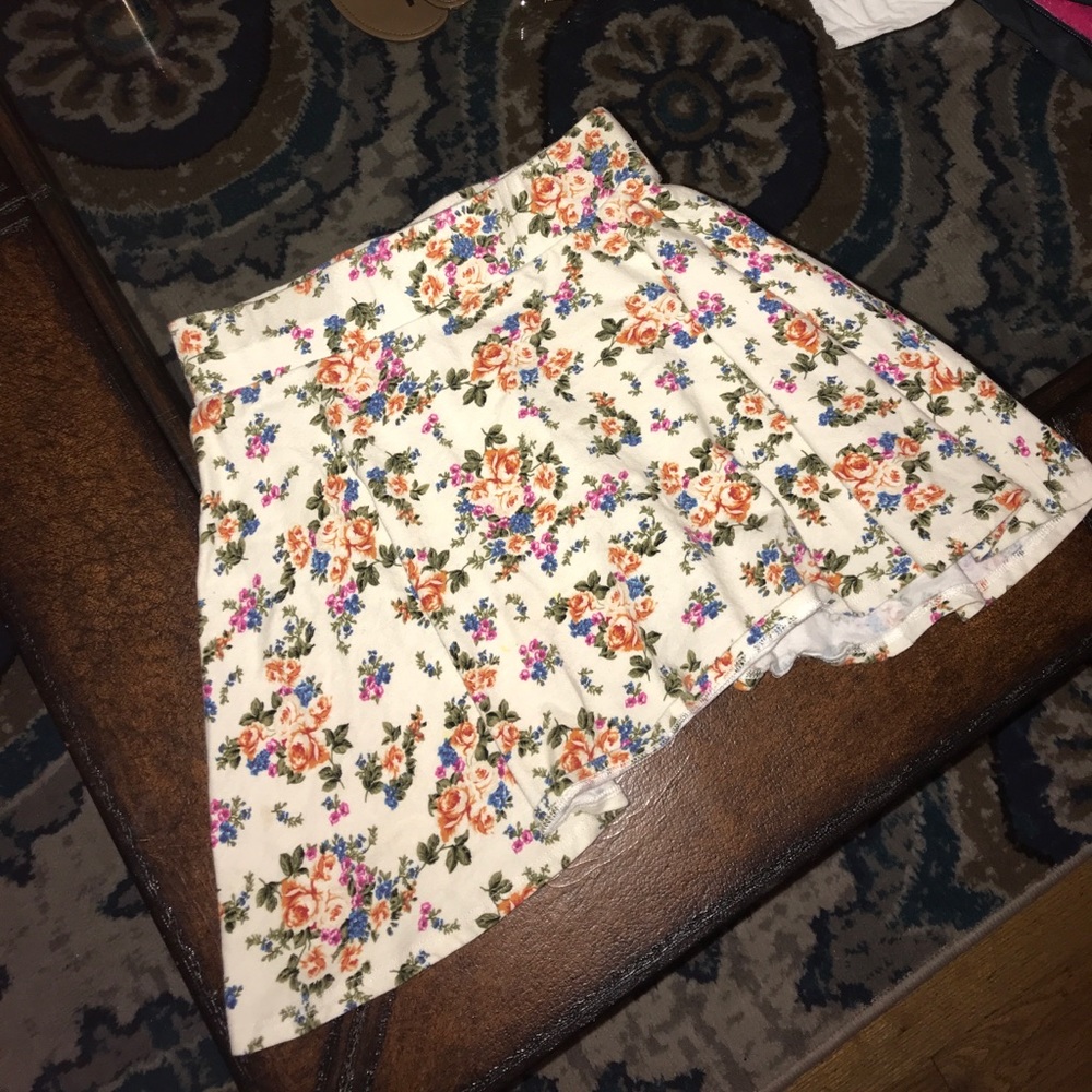 Short flower skirt floral NWOT