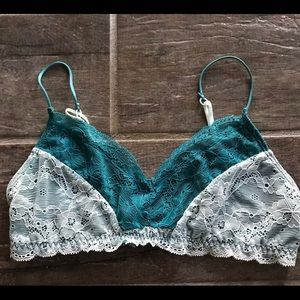 🚫SOLD on Ⓜ️🚫Like New UO Lace Bralette