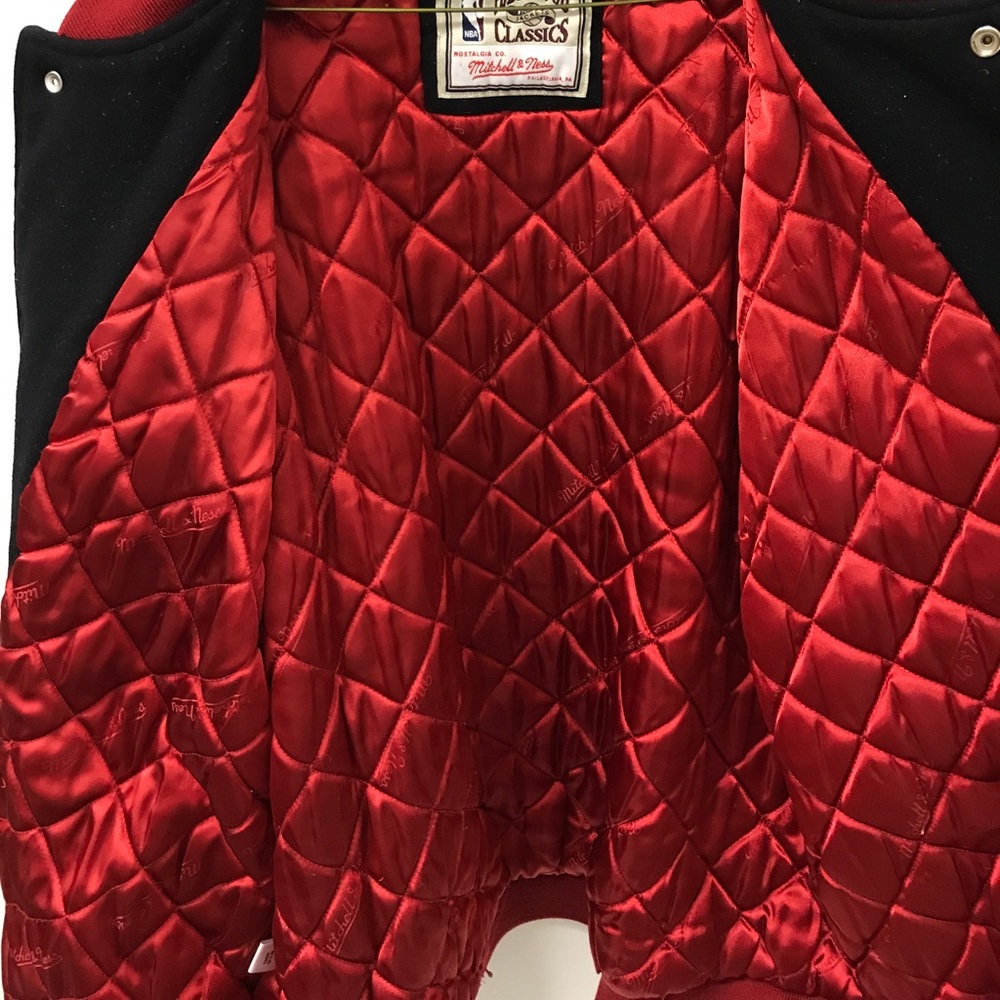 Authentic NBA Bulls Jacket - Picture 2 of 6