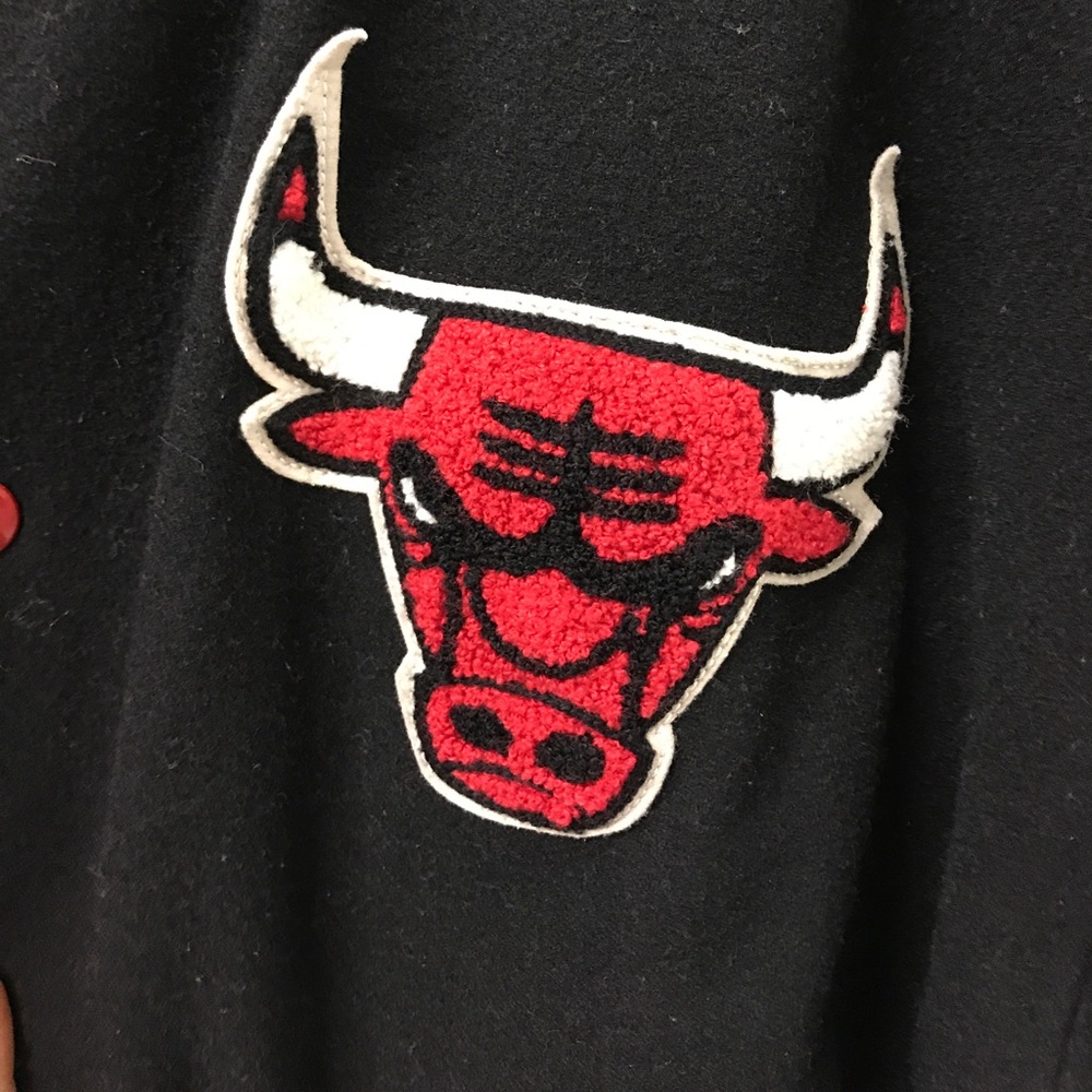 Authentic NBA Bulls Jacket - Picture 3 of 6