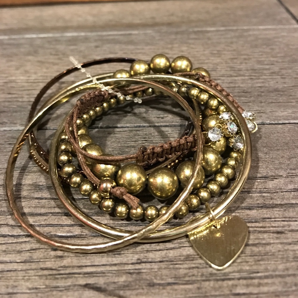 💥FREE💥with bundle of 2 items or more! Bangle set