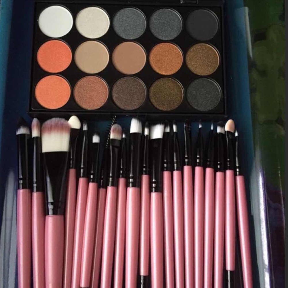Bundle Eyeshadow Palette And 20pcs Brushes