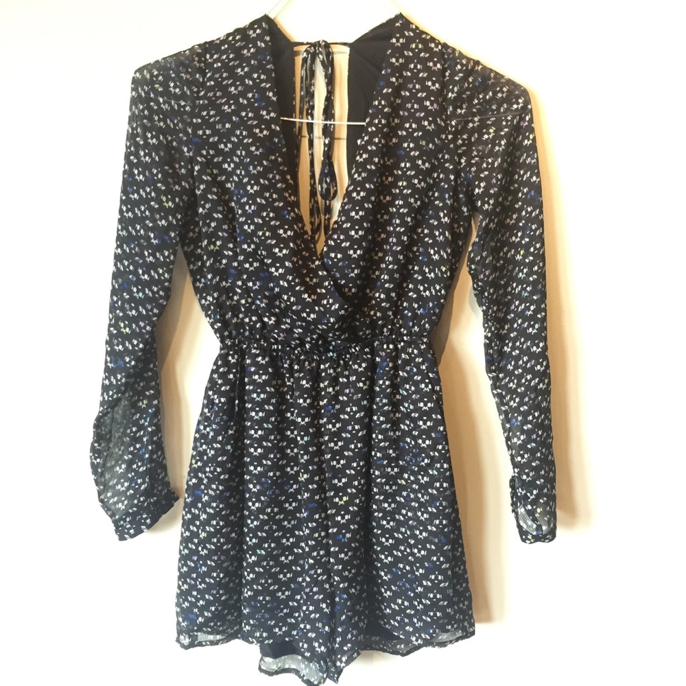 BCBGeneration Black Multicolor Long Sleeve Romper