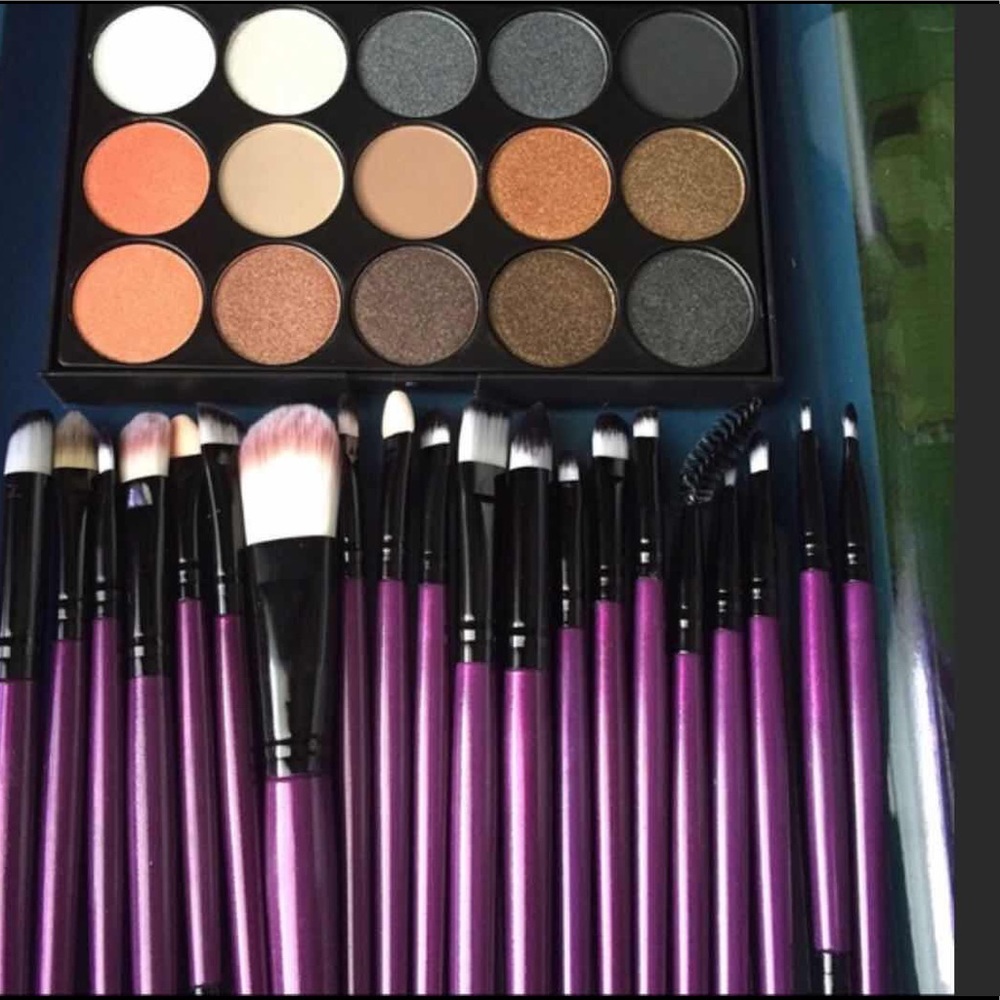 Bundle Eyeshadow Palette And 20pcs Brushes