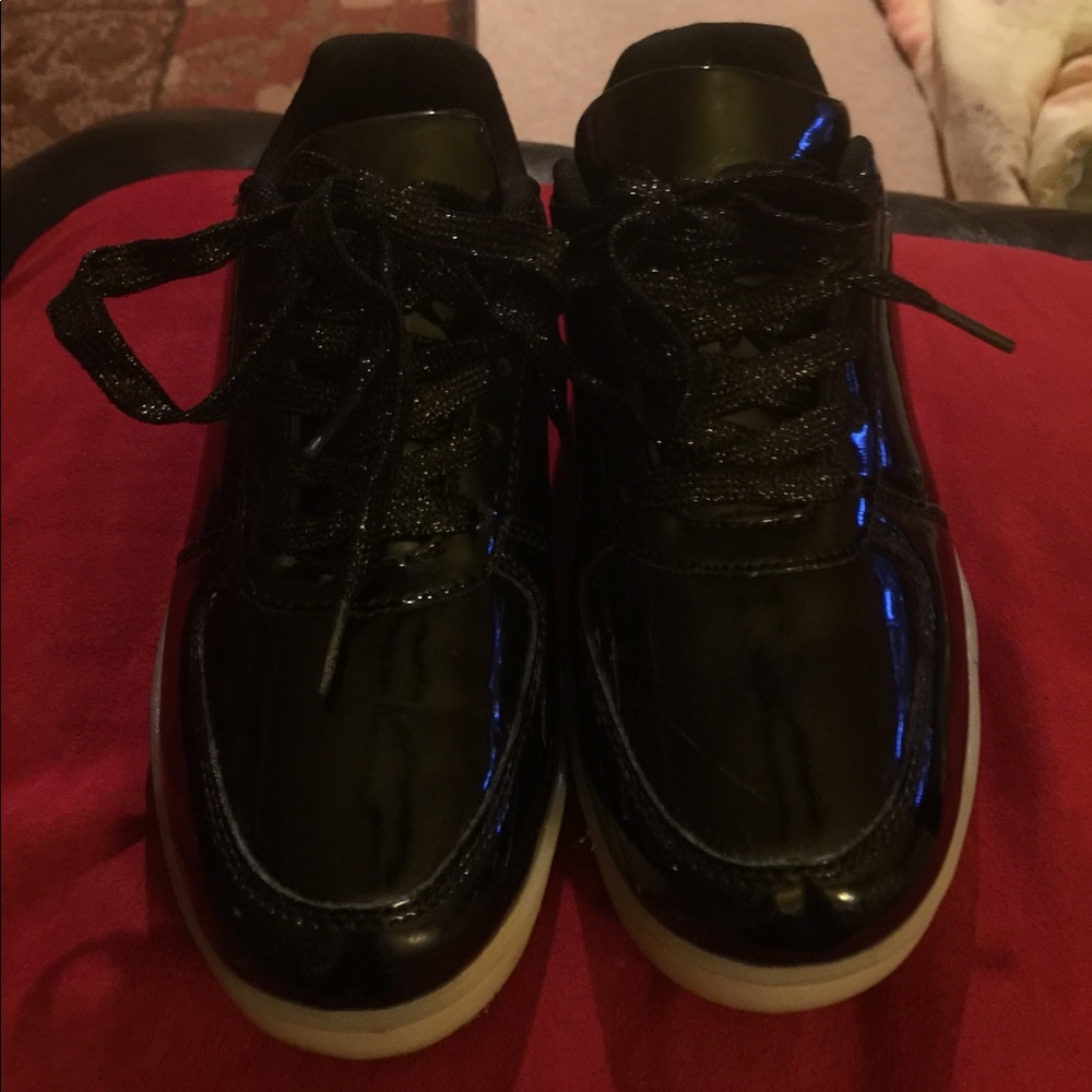 STEVE MADDEN Black patten  leather tie up size 37