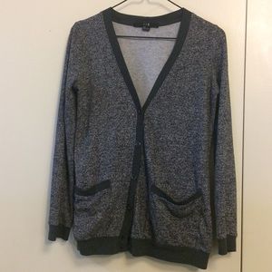 ⚡️V-necked Forever21 Sweatshirt/ Cardigan