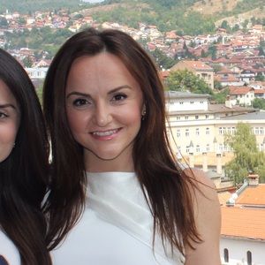 Meet your Posher, Mirela