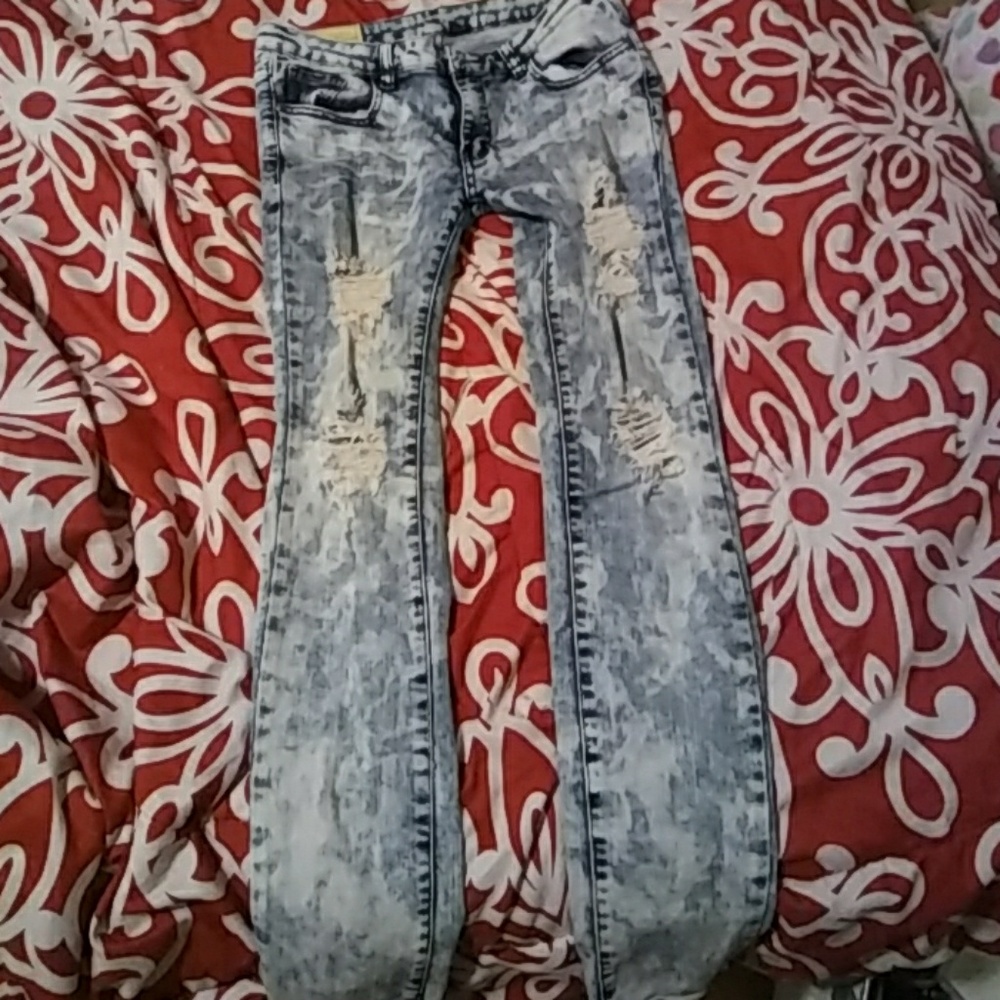 Acid wash frayed jean