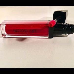 Liquid Matte Lipstick—> Color: ‘Hot Like Fire’