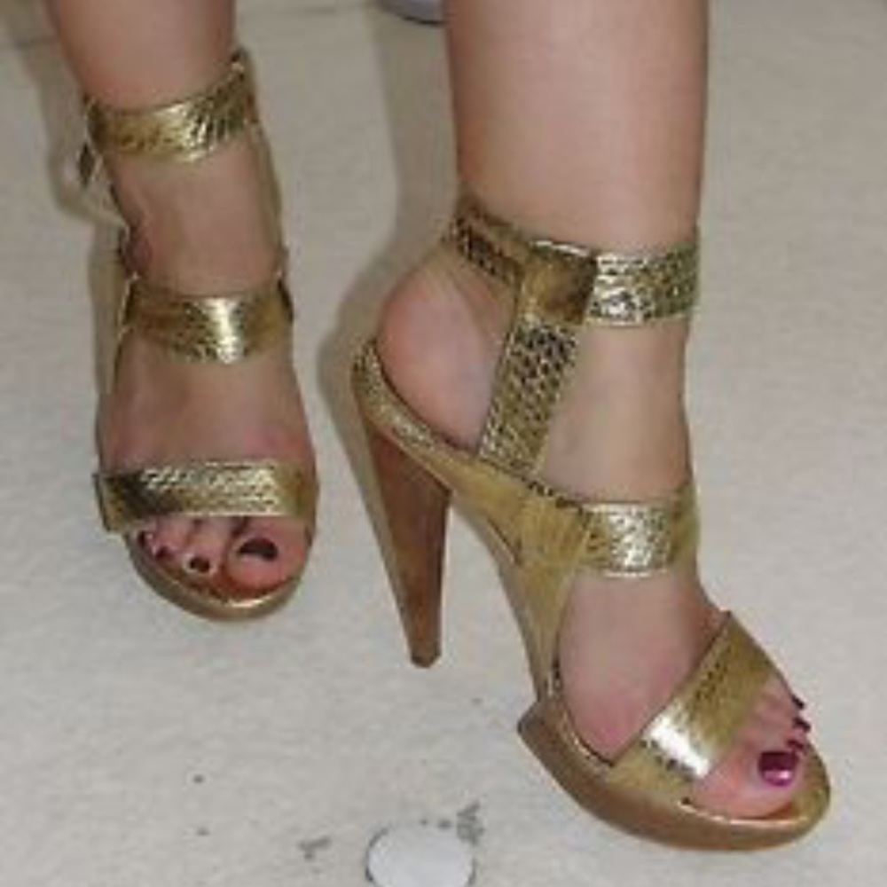 ‼️ SALE‼️🌟Evelyn Snake Gold Heels ✨