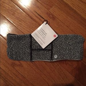 Lululemon ear warmer II BRAND NEW! Lululemon ear warmer II BRAND NEW!