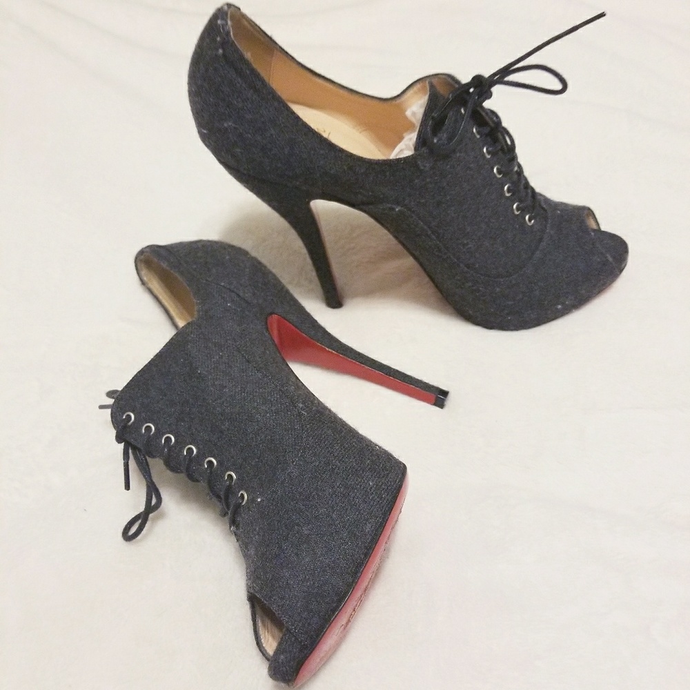 ** SOLD** Christian Louboutin Lace Up Flannel 9/39