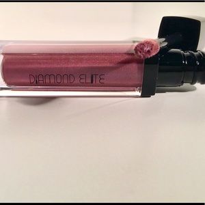 Liquid Matte Lipstick—-> Color: ‘Lotus’