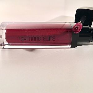 Liquid Matte Lipstick—> Color: ‘Drama’