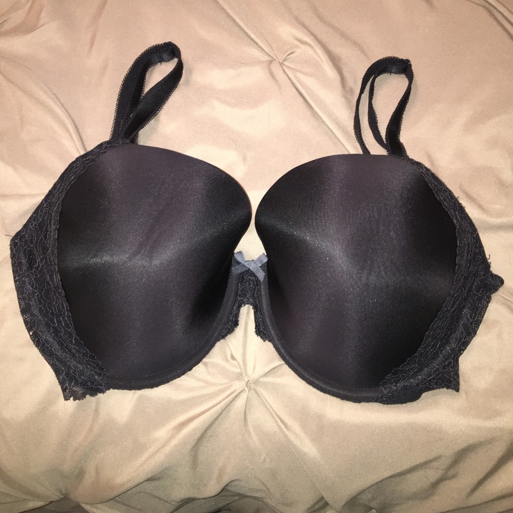 Black Victory Secret perfect coverage bra