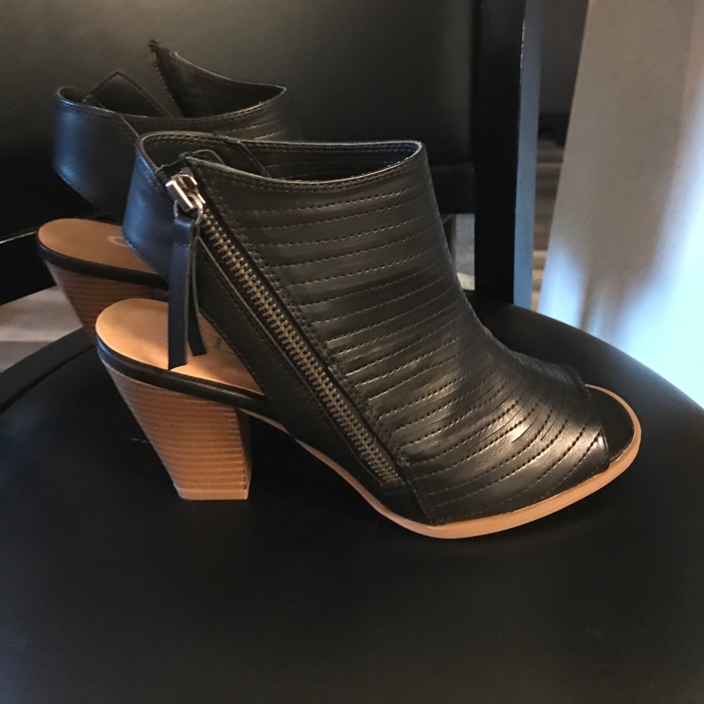Chinese Laundry Runway Black Burnished Heels