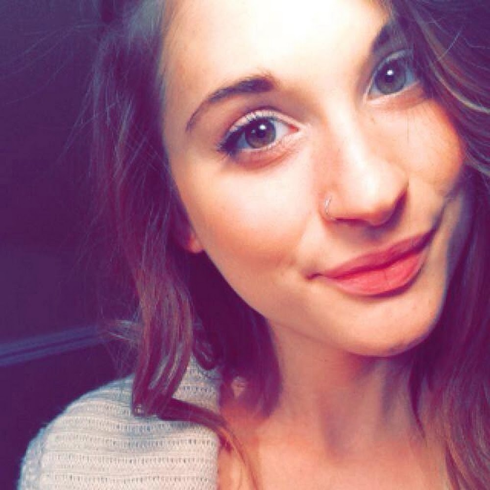 Meet your Posher, Adrienne