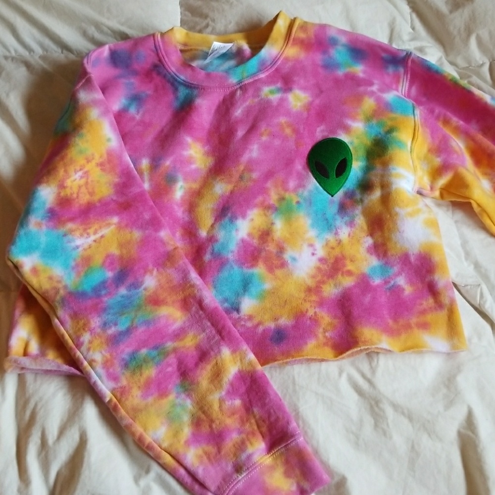 Tie dye cropped alien patch sweater