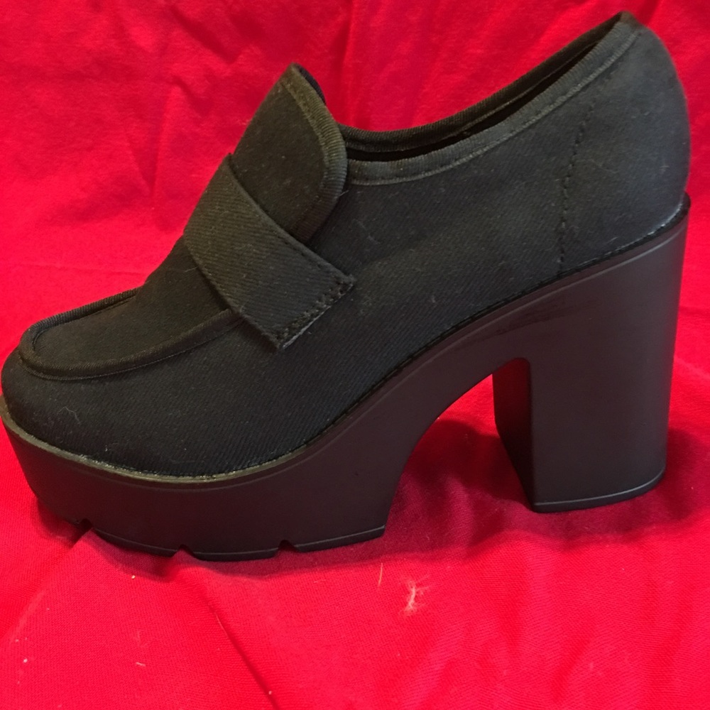 Black Canvas 4" loafers