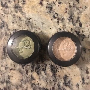 MAC Barbie eyeshadow magic dust