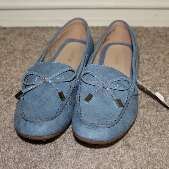 Cute Faux Snakeskin Moccasins - Picture 3 of 6