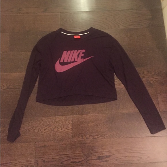Nike Tops - Nike crop top