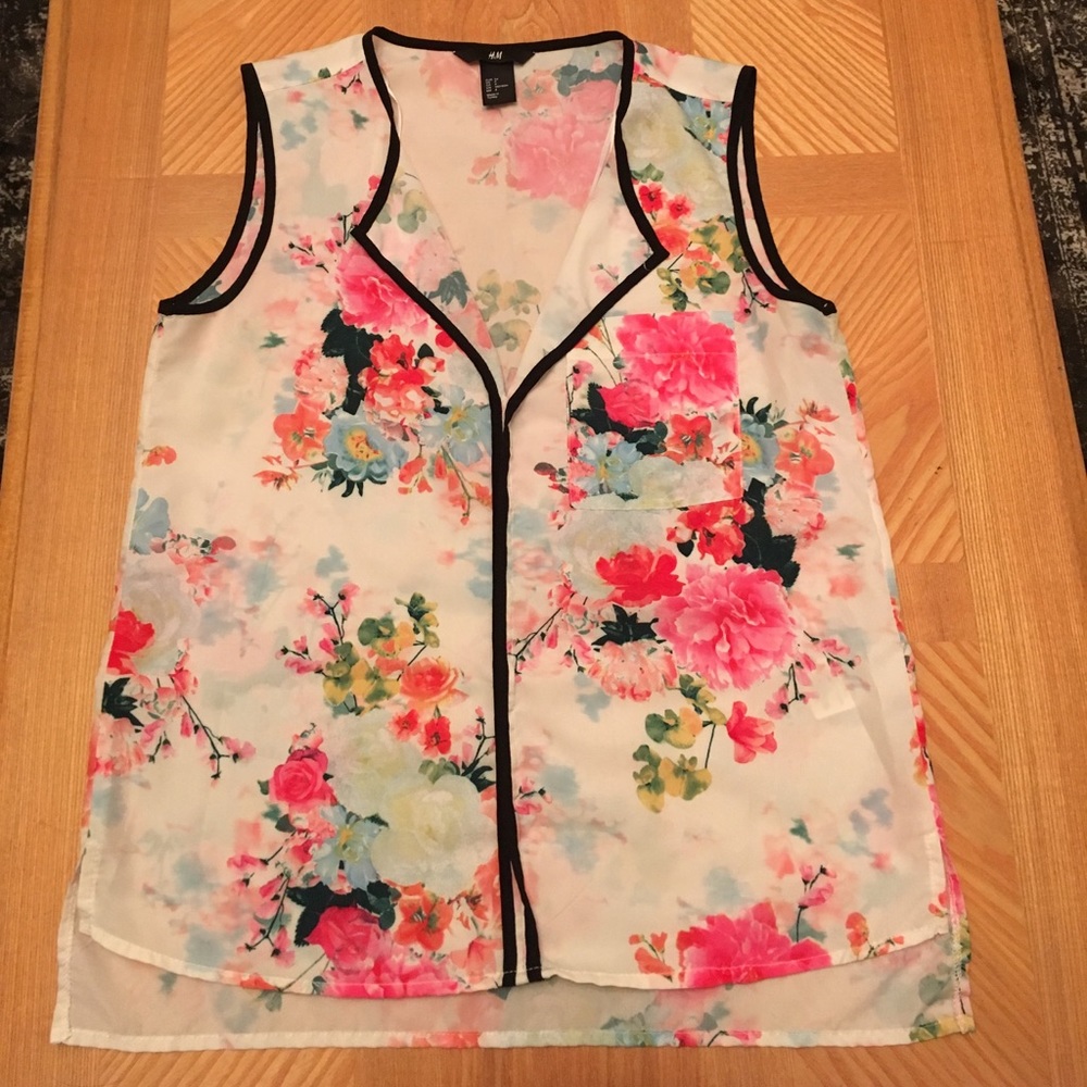Sleeveless shirt