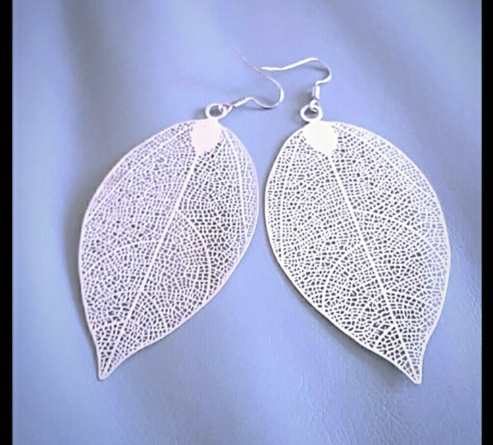 Silver leaves earrings