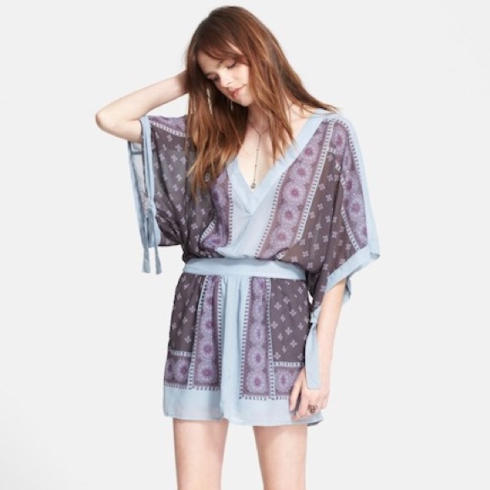 Side zip. Hits above knee