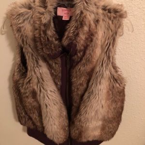 Cute girls fur vest!