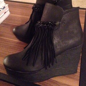 Sbicca "Zepp" fringed bootie