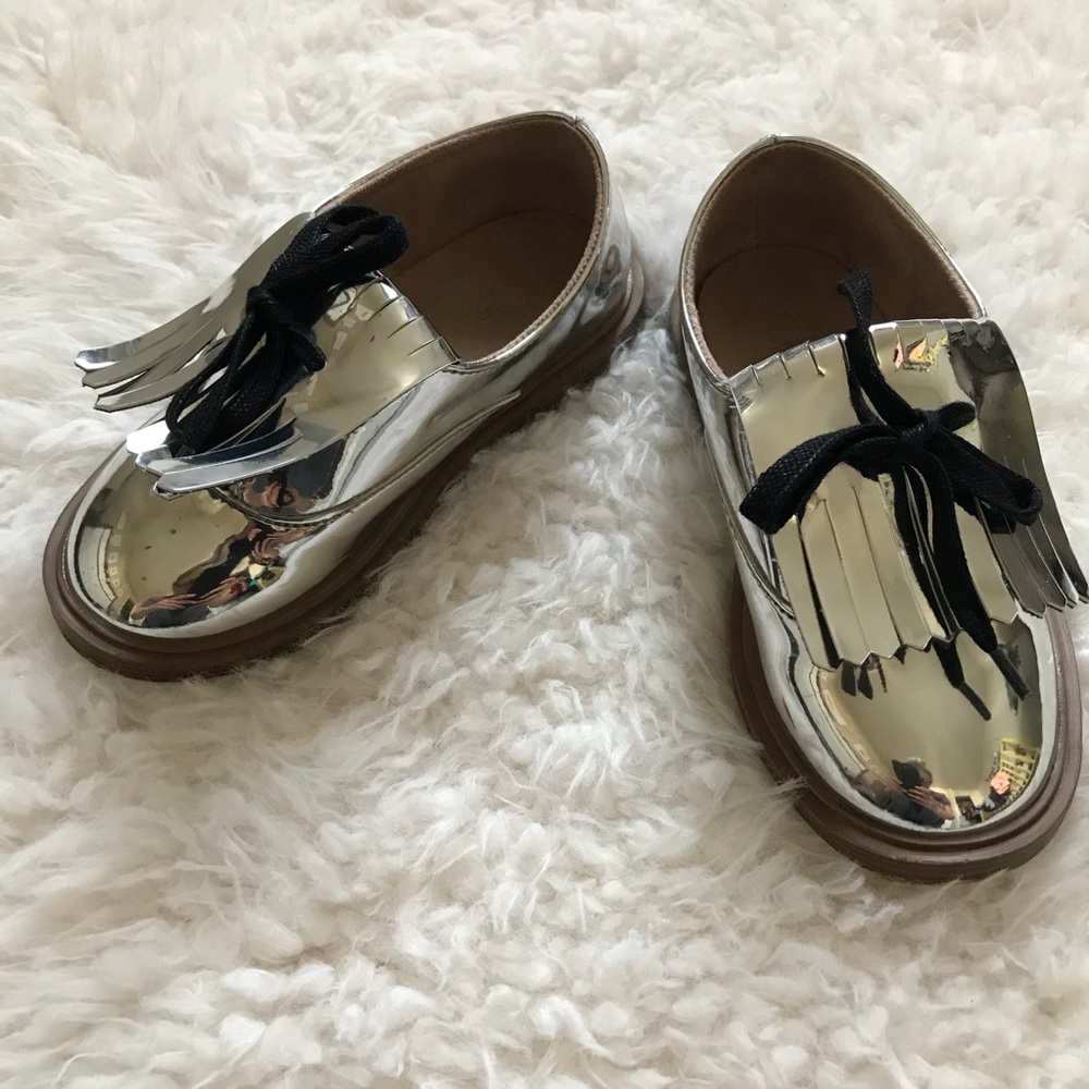 Zara baby size 24 Oxford patent shoes