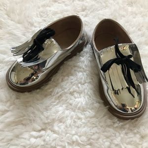 Zara baby size 24 Oxford patent shoes