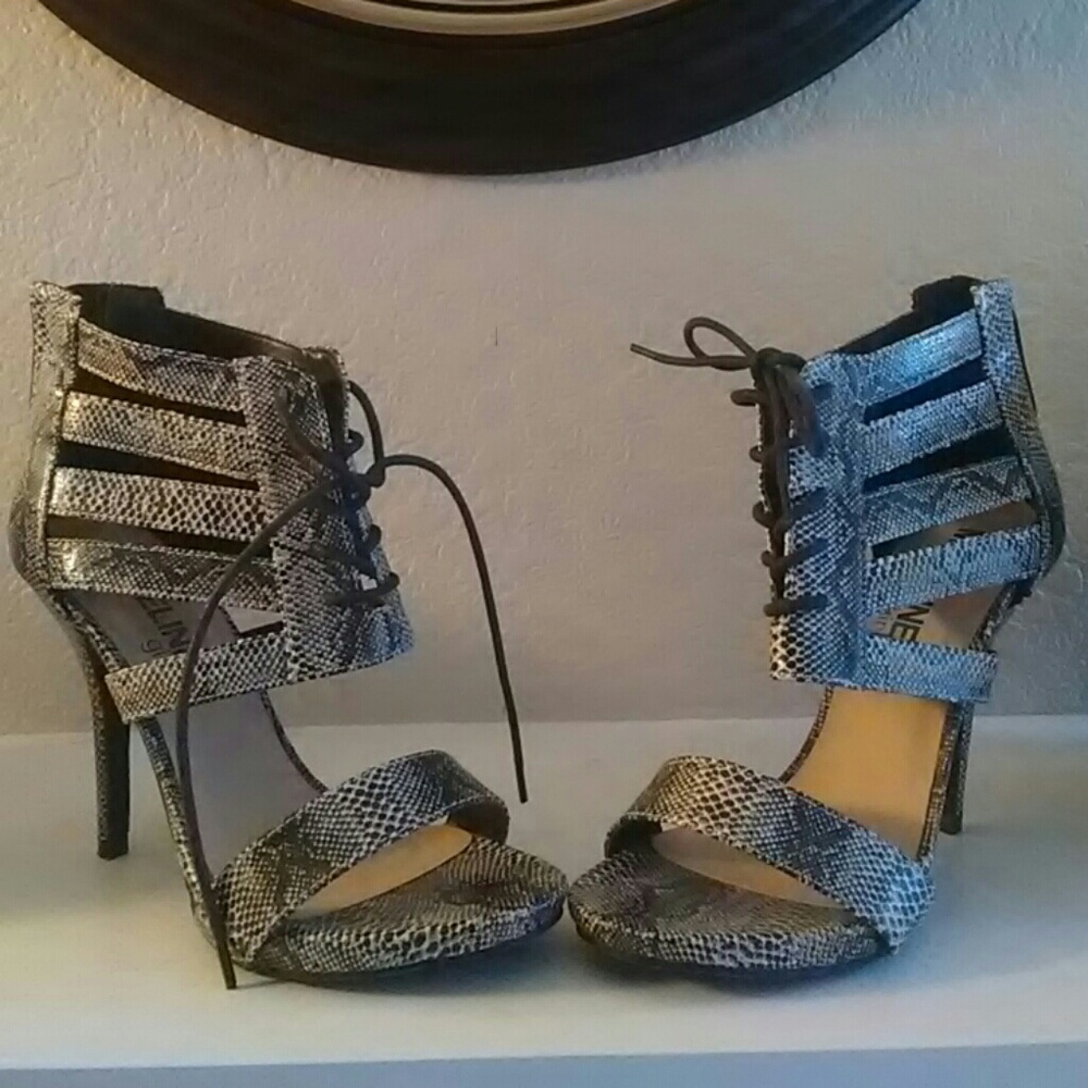 Black/White Snake print Super cute and sexy heels