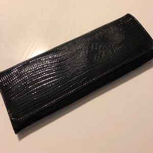 Black clutch