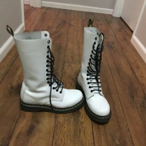 1914 White Dr. Martens US size 7