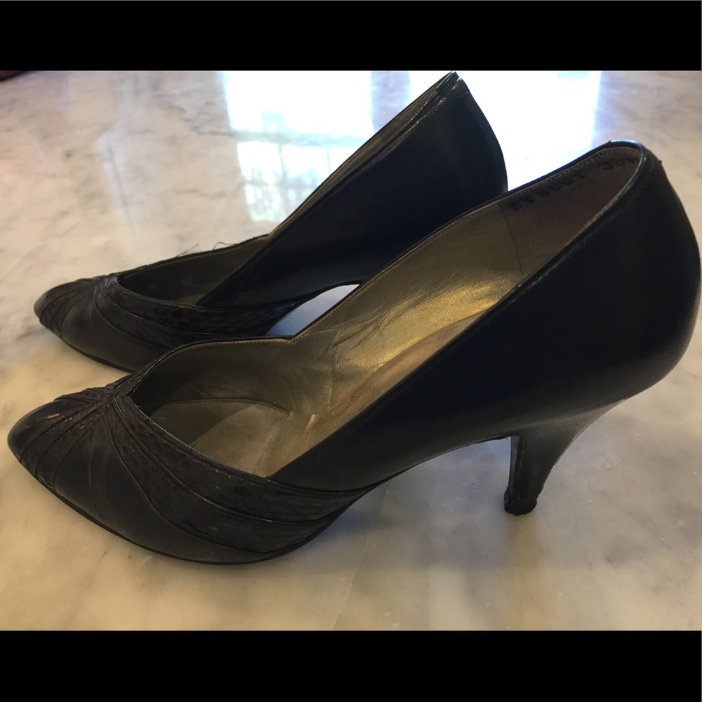 Vintage YSL Pumps in black leather