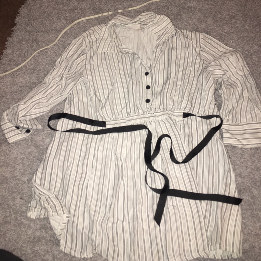 Dressy maternity shirt