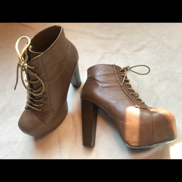 Brown heeled boots - Picture 2 of 4