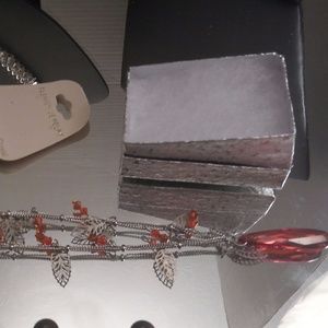 SWAROVSKI AUSTRIAN CRYSTAL NECKLACE NWTS $35 B325