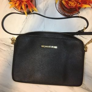 Cross body bag authentic