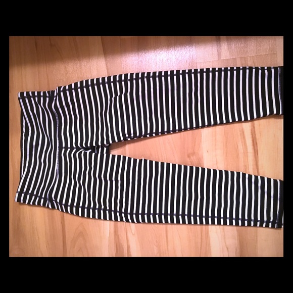 Athleta crops - Picture 1 of 1
