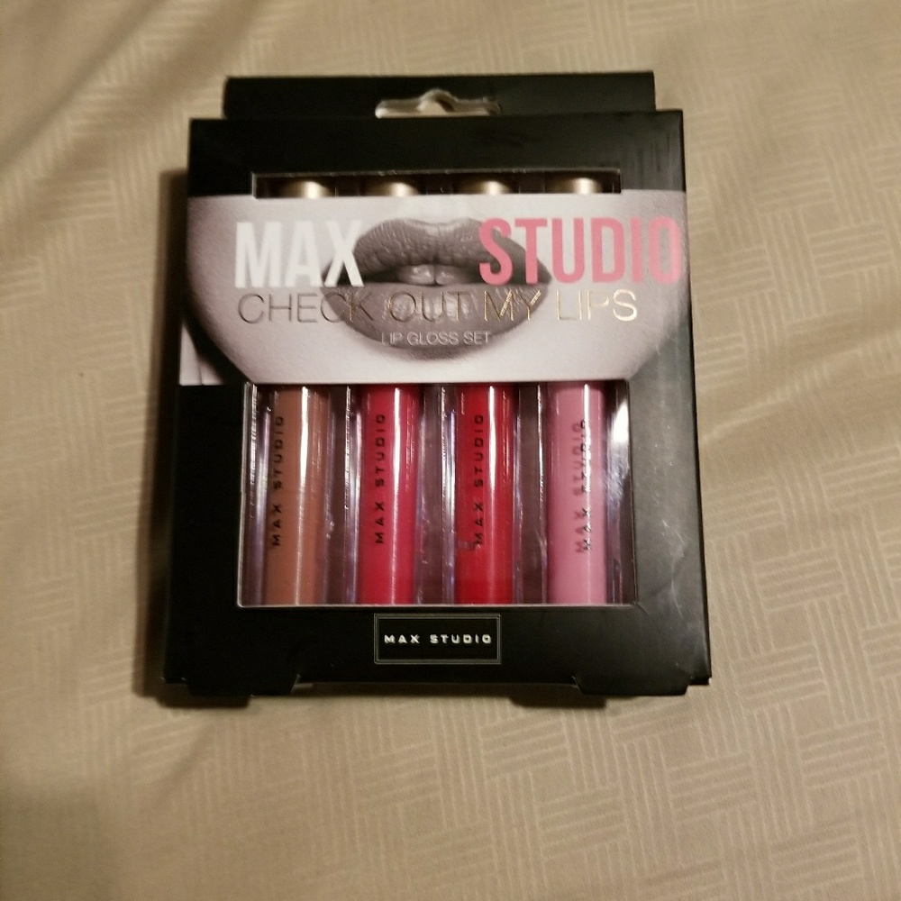 Max studio lipstick  check out my lips