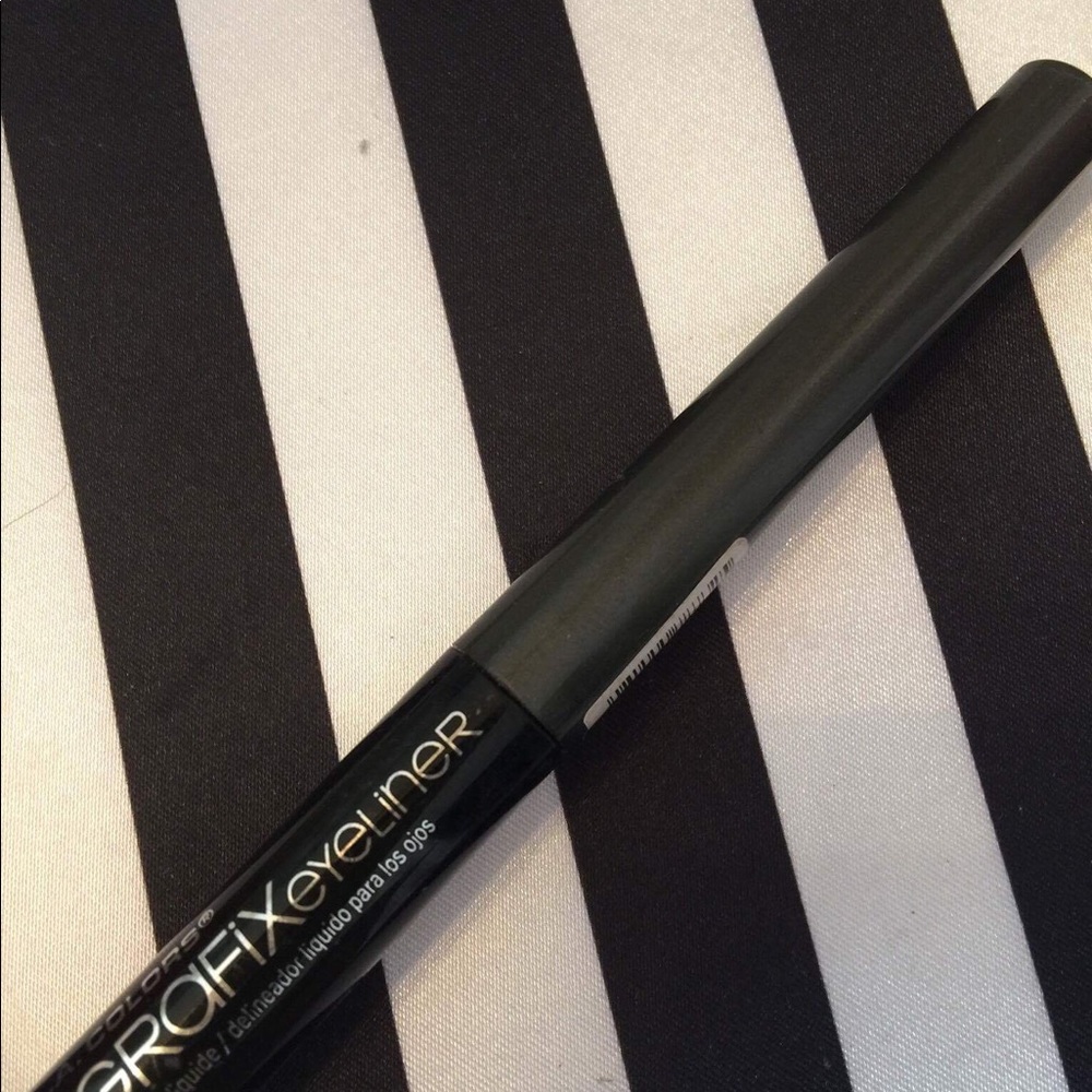 Grafix eyeliner