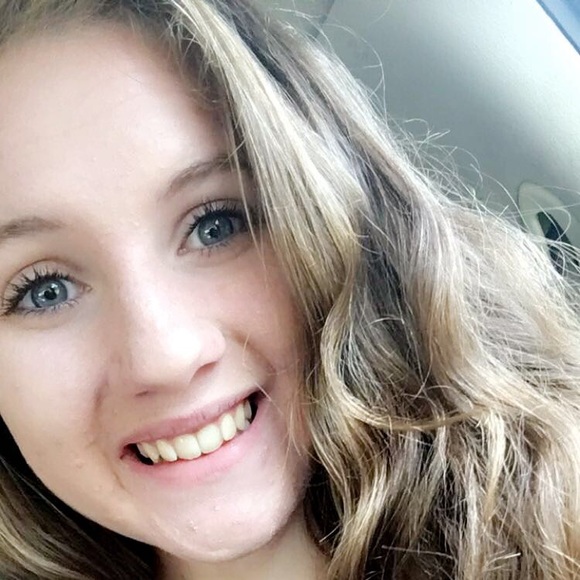 Meet your Posher, Christa - Picture 1 of 1